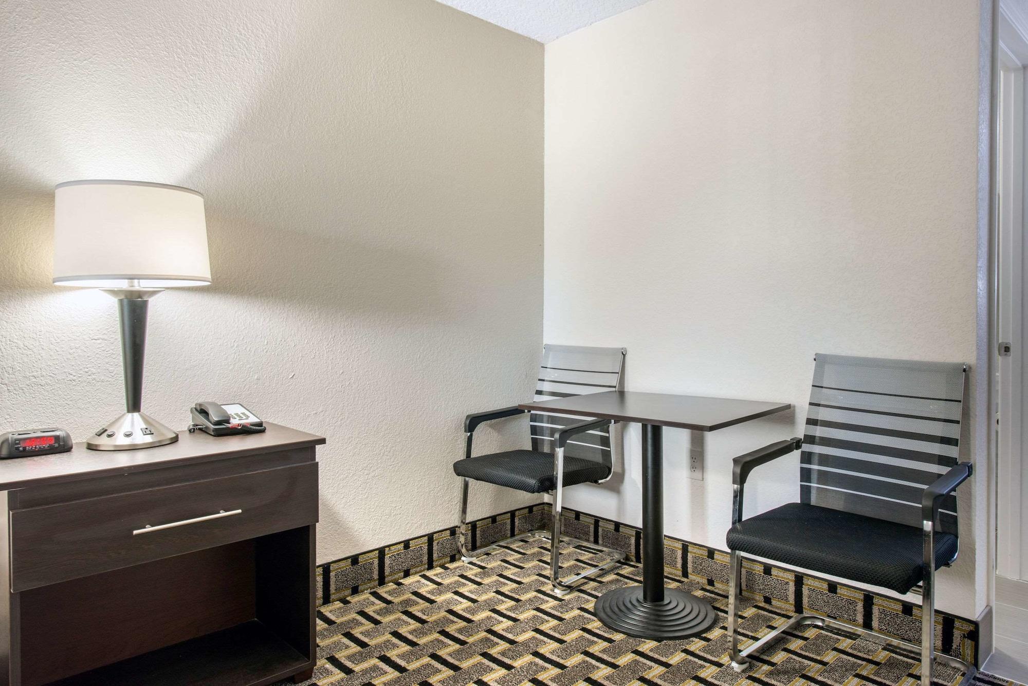 Clarion Inn & Suites Kissimmee-Lake Buena Vista South Εξωτερικό φωτογραφία