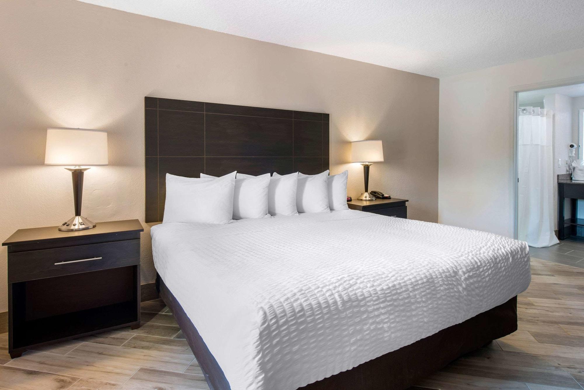 Clarion Inn & Suites Kissimmee-Lake Buena Vista South Εξωτερικό φωτογραφία