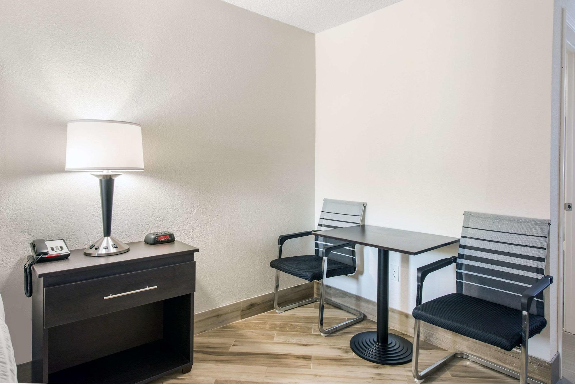Clarion Inn & Suites Kissimmee-Lake Buena Vista South Εξωτερικό φωτογραφία
