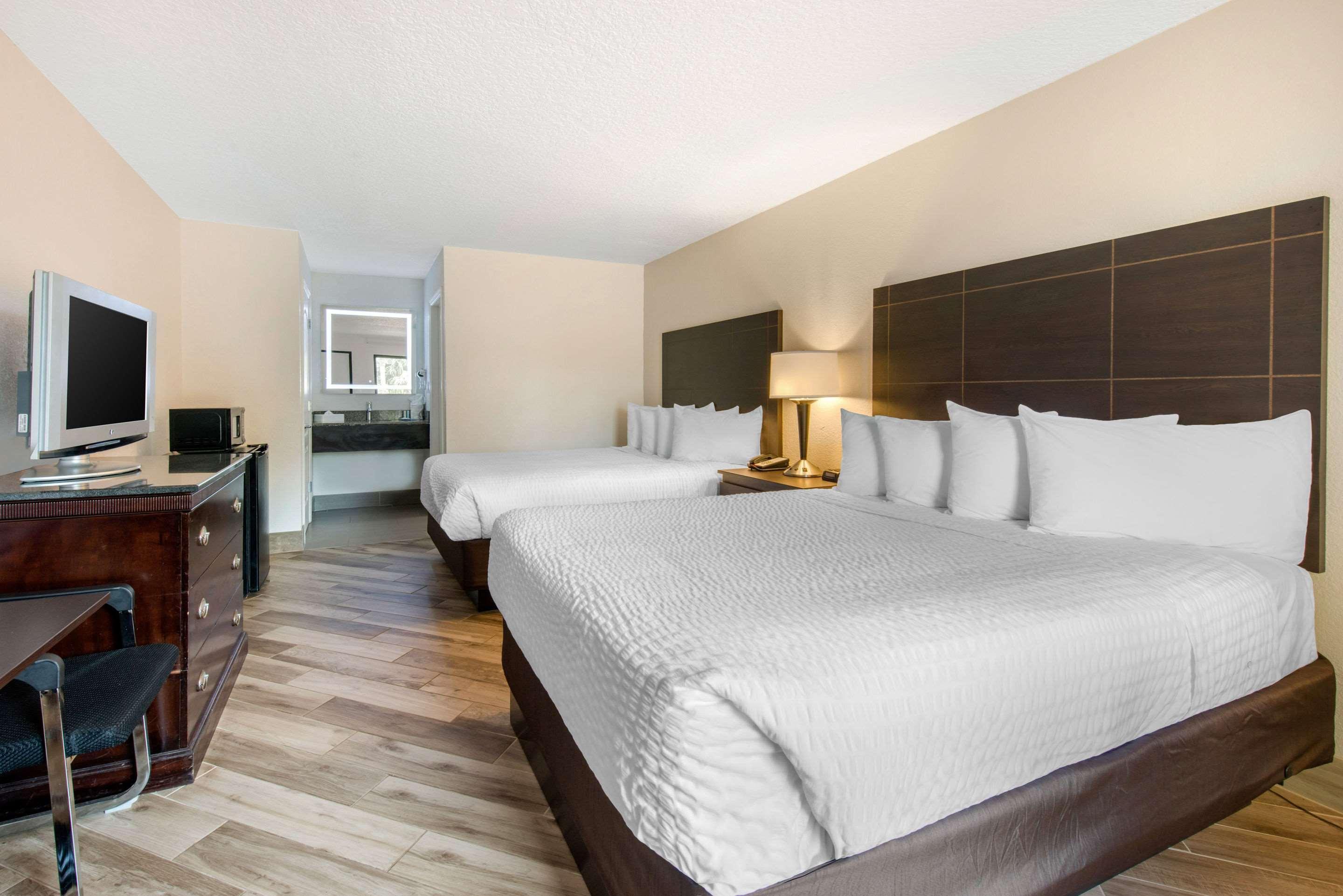 Clarion Inn & Suites Kissimmee-Lake Buena Vista South Εξωτερικό φωτογραφία