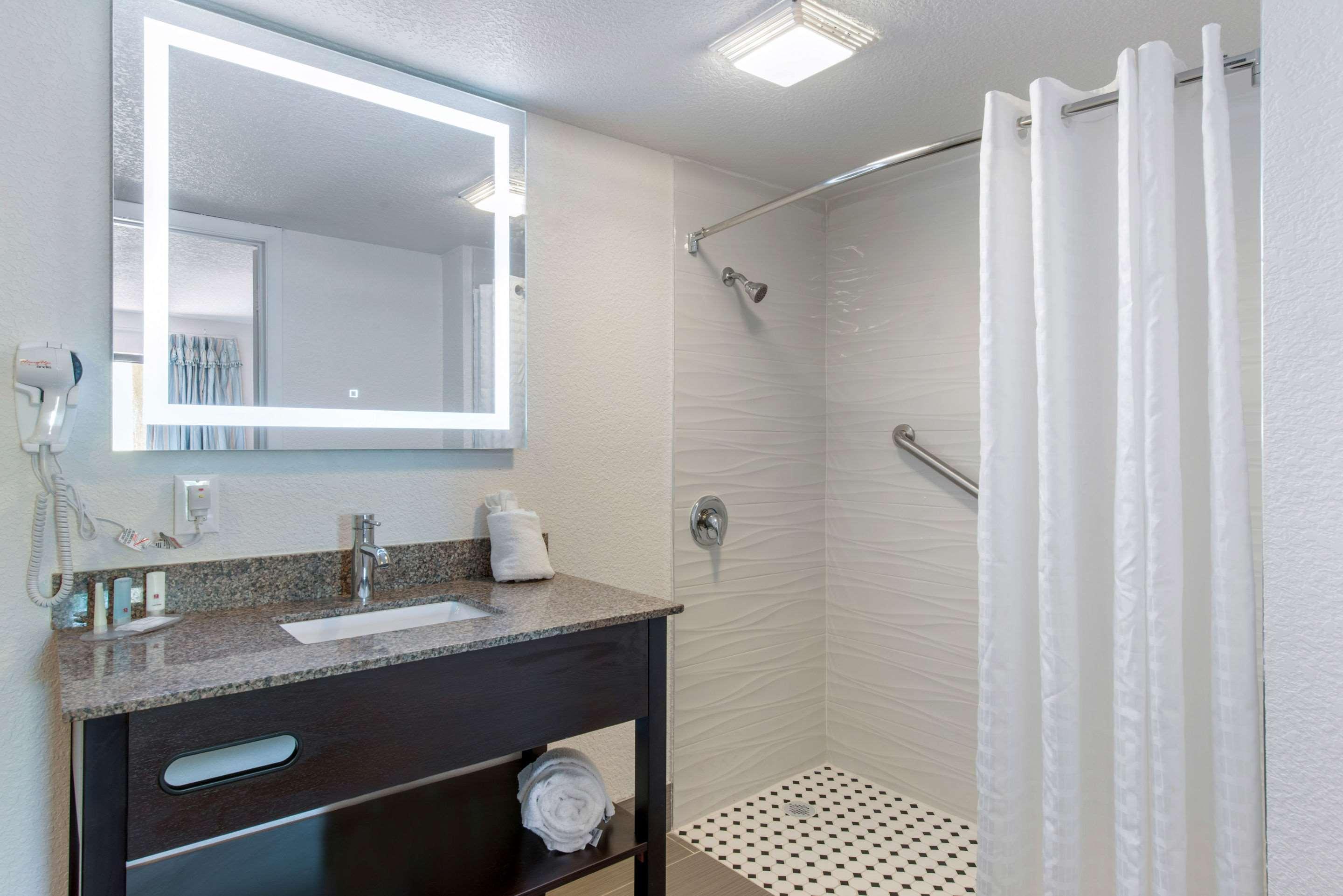 Clarion Inn & Suites Kissimmee-Lake Buena Vista South Εξωτερικό φωτογραφία
