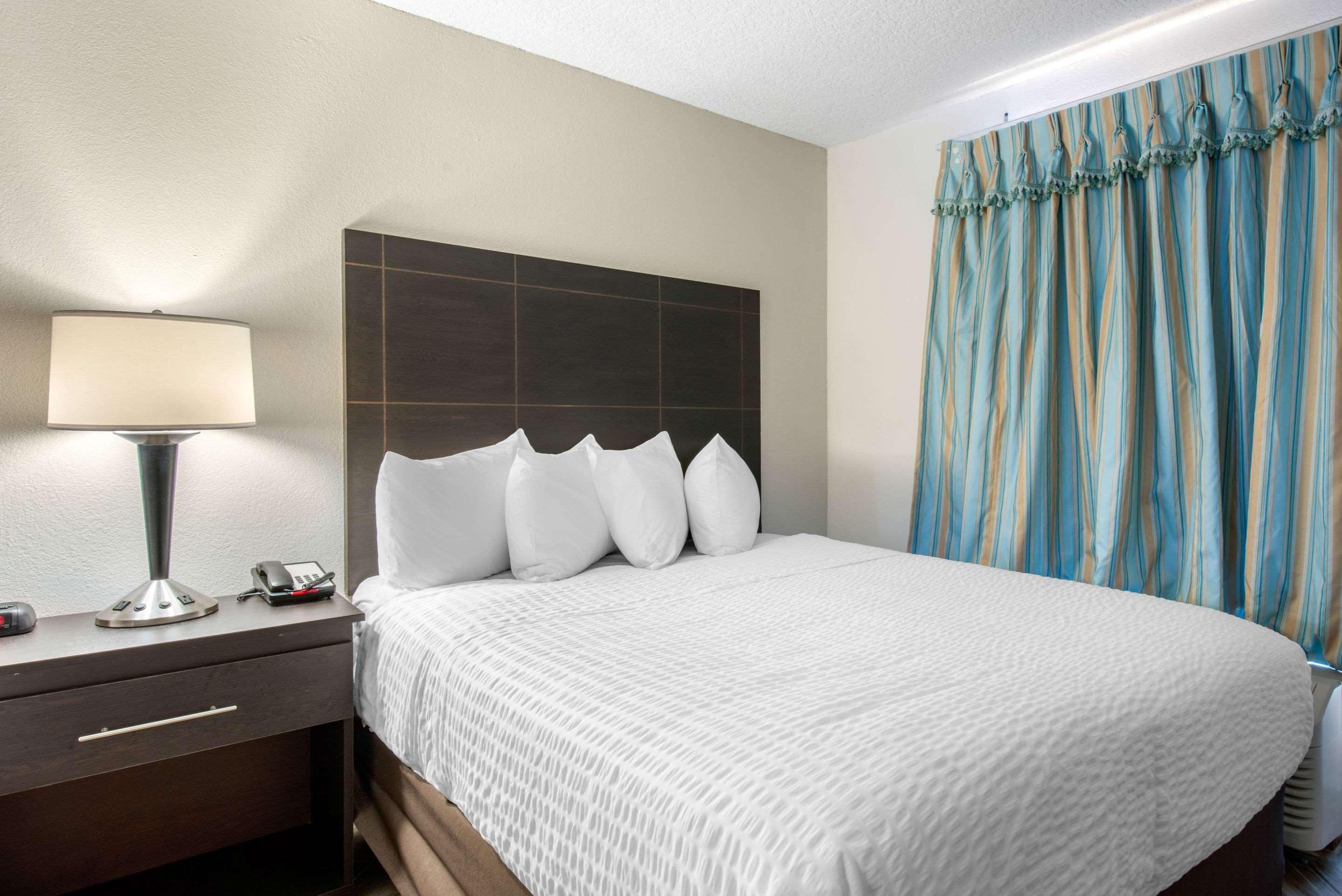 Clarion Inn & Suites Kissimmee-Lake Buena Vista South Εξωτερικό φωτογραφία