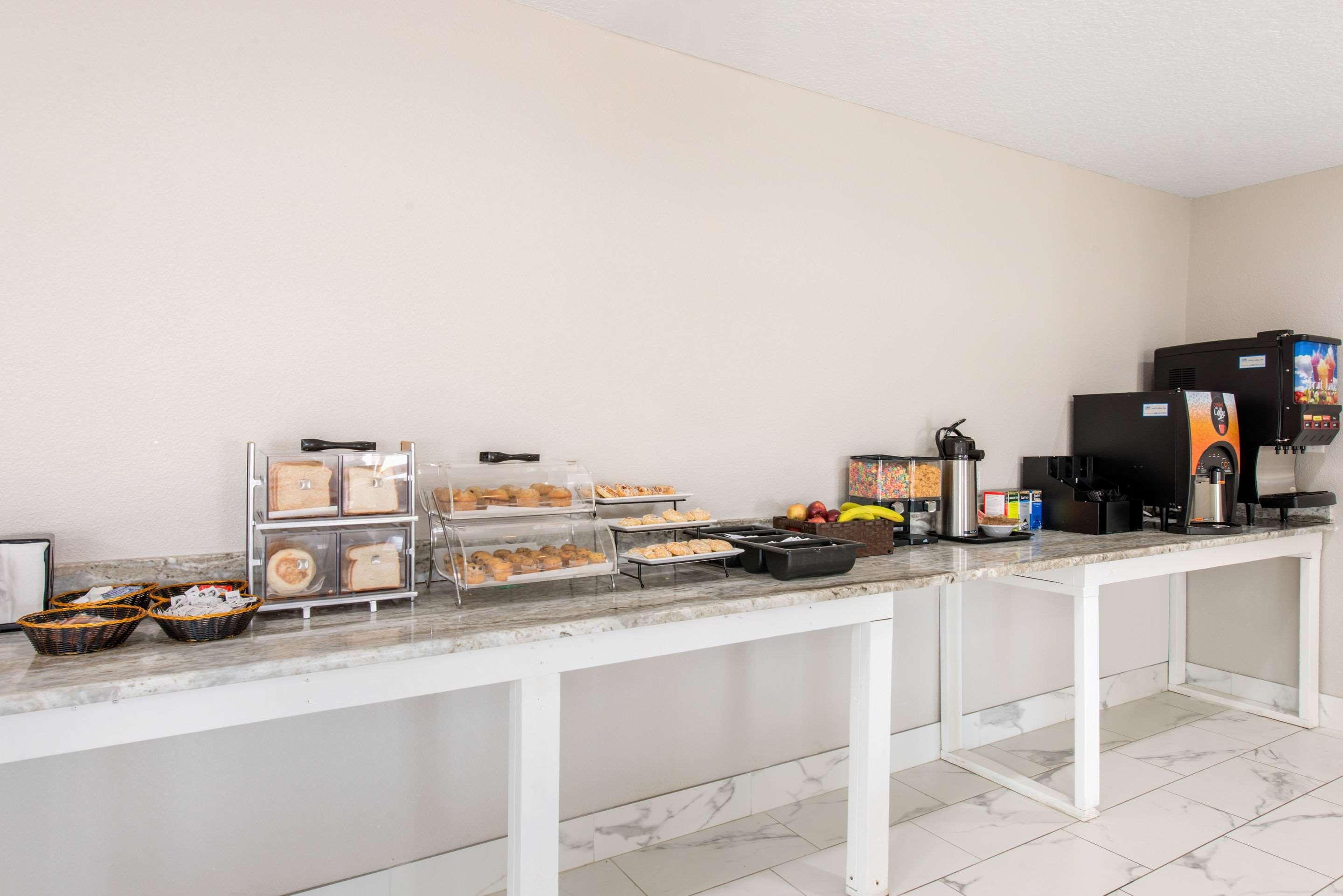 Clarion Inn & Suites Kissimmee-Lake Buena Vista South Εξωτερικό φωτογραφία