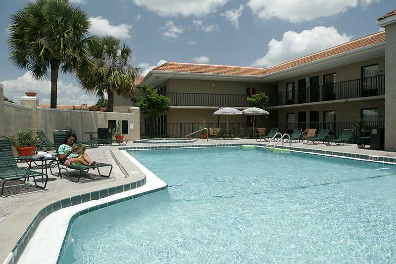 Clarion Inn & Suites Kissimmee-Lake Buena Vista South Εξωτερικό φωτογραφία