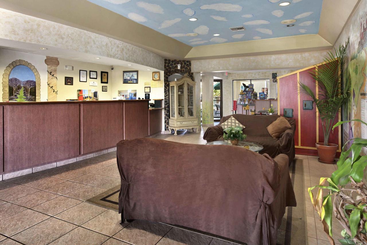 Clarion Inn & Suites Kissimmee-Lake Buena Vista South Εξωτερικό φωτογραφία