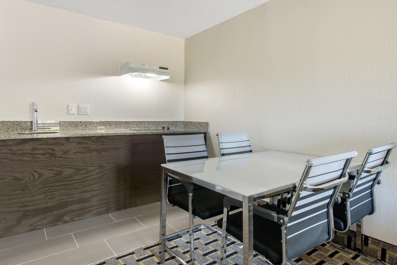 Clarion Inn & Suites Kissimmee-Lake Buena Vista South Εξωτερικό φωτογραφία