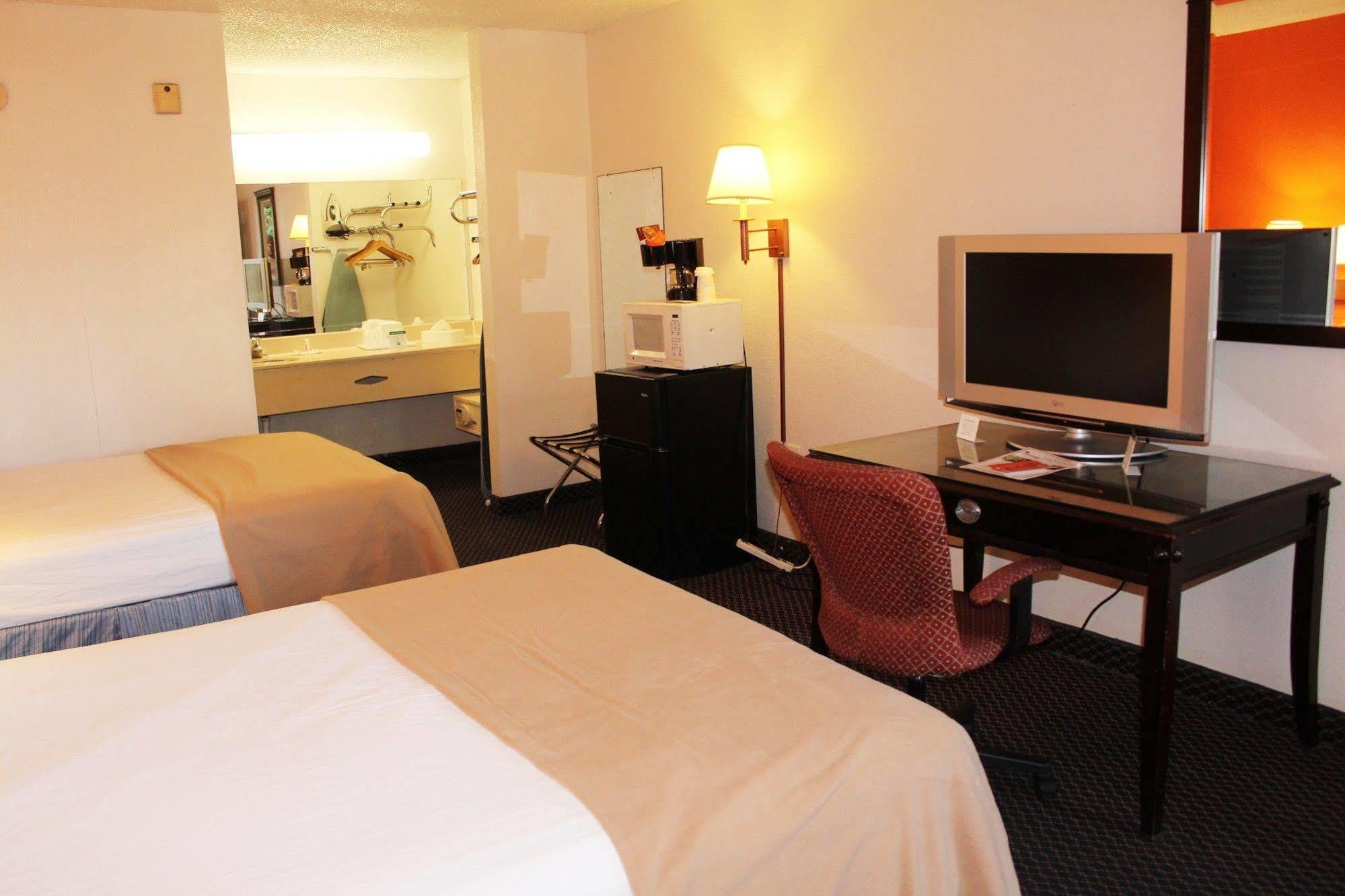 Clarion Inn & Suites Kissimmee-Lake Buena Vista South Εξωτερικό φωτογραφία